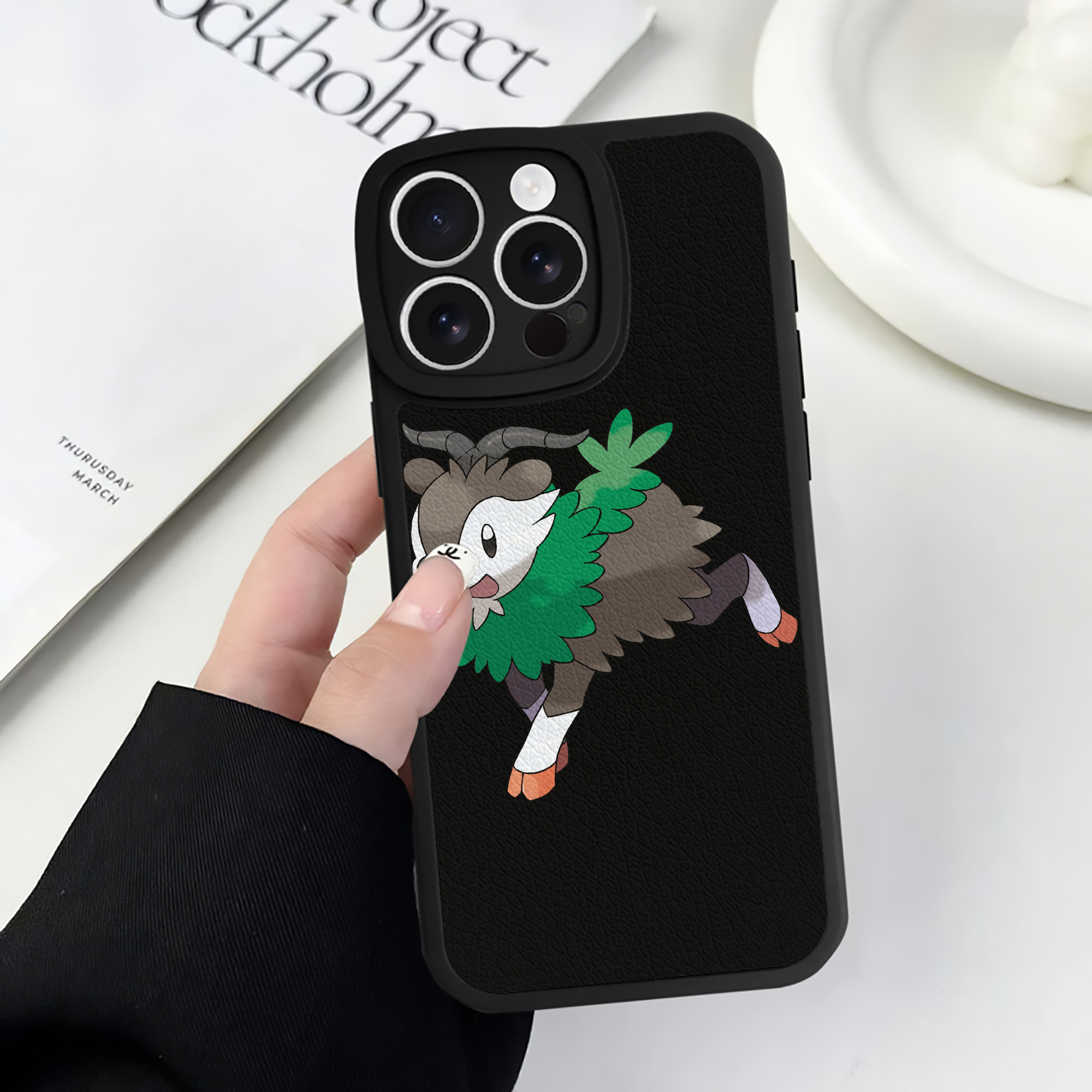 （画像用） ポケットモンスター Pokémon 【iPhone 16シリーズ対応】シリコンスマホケース（レザー調） 材質：シリコン